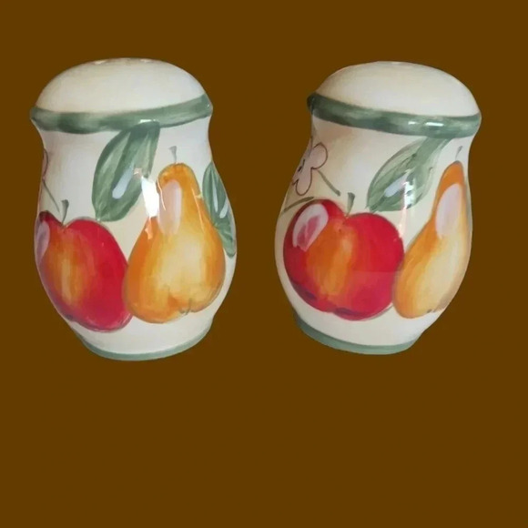 Salt & pepper shakers set collectible - Picture 1 of 4